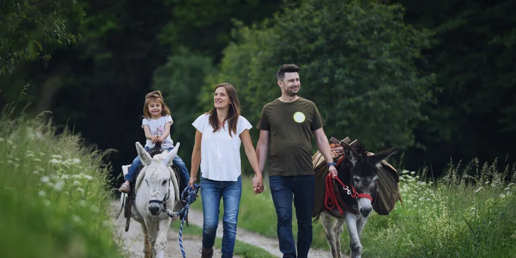 Rodinná návštěva Oslí stezky: prohlídka farmy, trail park a svezení pro děti i túra s piknikem
