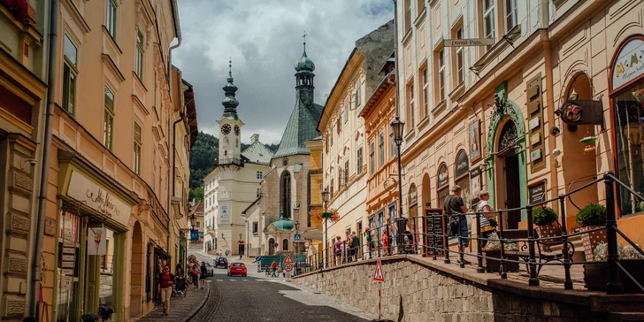 Příjemný pobyt v historickém hotelu v centru Banské Štiavnice se snídaní či polopenzí