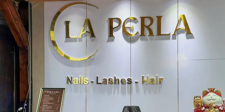 Manikúra i pedikúra: klasická, lakování gel lakem či shellacem i gelové a akrylové nehty