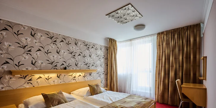 Pobyt v Posázaví: strava, veřejné i privátní wellness, plný minibar i večeře při svíčkách