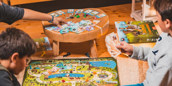 Celodenní vstup do Farmaparku včetně všech atrakcí a kyblík krmení nebo plyšák