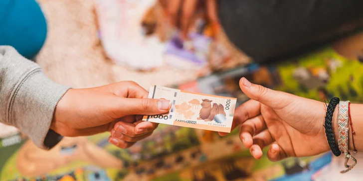 Celodenní vstup do Farmaparku včetně všech atrakcí a kyblík krmení nebo plyšák