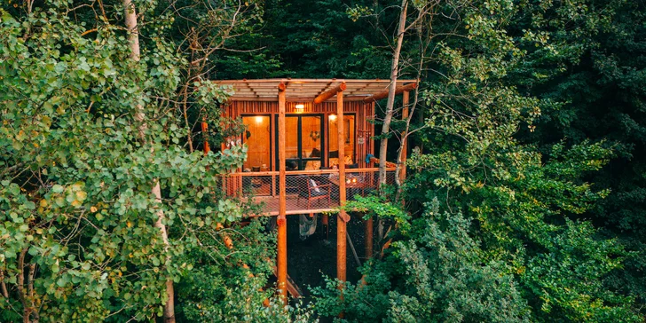 Vybavený treehouse na úpatí Krušných hor: terasa s výhledem i gril