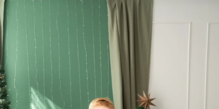 Vánoční focení ve studiu pro 5 osob: 10 upravených snímků, vyzdobený ateliér, na výběr 3 pobočky