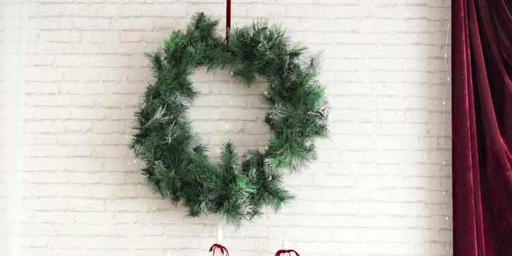 Vánoční focení ve studiu pro 5 osob: 10 upravených snímků, vyzdobený ateliér, na výběr 3 pobočky