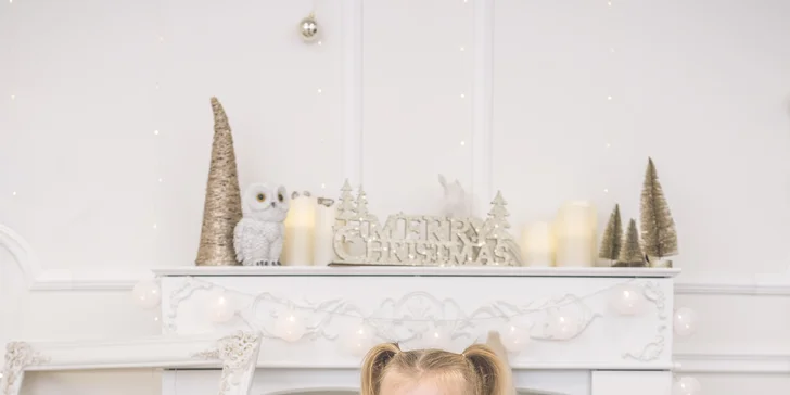 Vánoční focení ve studiu pro 5 osob: 10 upravených snímků, vyzdobený ateliér, na výběr 3 pobočky