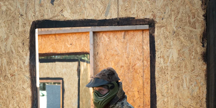 Akční bitva na 3 000 m²: paintball v městské aréně Nechanice pro 1–10 osob