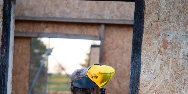 Akční bitva na 3 000 m²: paintball v městské aréně Nechanice pro 1–10 osob