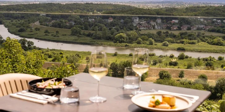 Úchvatný 5* zámek v Krakově: panoramatický výhled, snídaně či polopenze