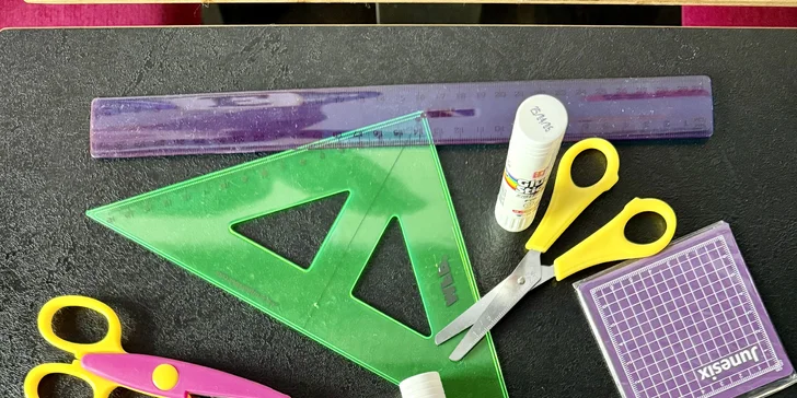 Nápoj a dort podle výběru nebo kolážování v kreativní kavárně pro 1 nebo 2 osoby