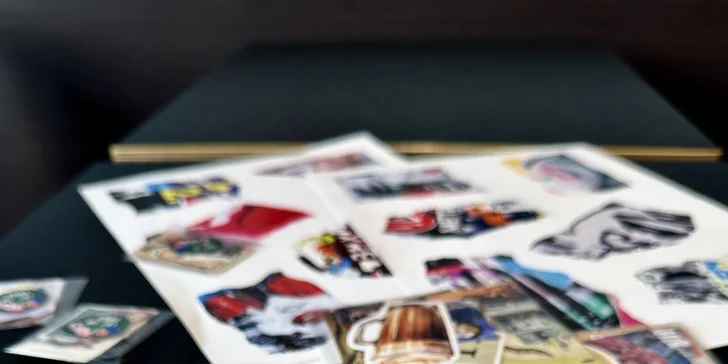 Až 1 200 Kč do tvořivé kavárny na Smíchově: menu, koláže i pohledy