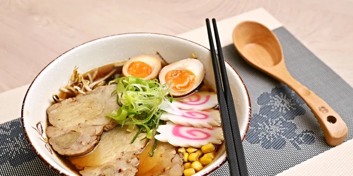 Cesta Japonskem: tradiční japonské menu s ramenem v Mako Restaurant, pro 2 osoby