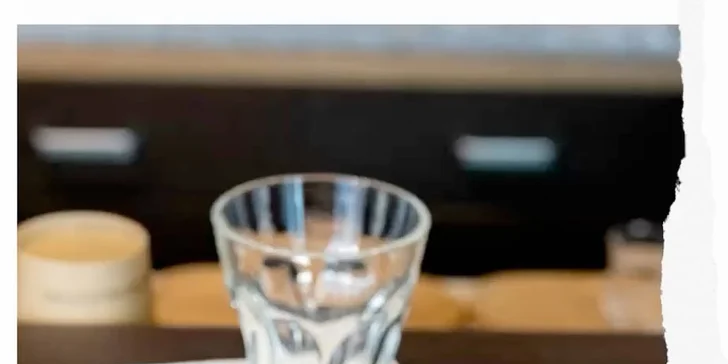 Nápoj a dort podle výběru nebo kolážování v kreativní kavárně pro 1 nebo 2 osoby