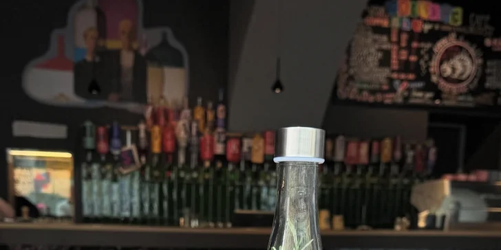 Nápoj a dort podle výběru nebo kolážování v kreativní kavárně pro 1 nebo 2 osoby