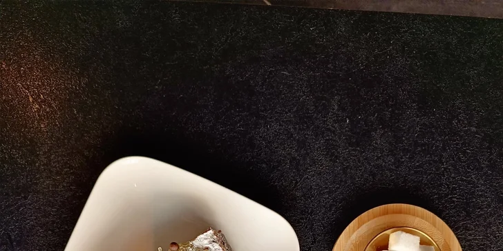 Nápoj a dort podle výběru nebo kolážování v kreativní kavárně pro 1 nebo 2 osoby