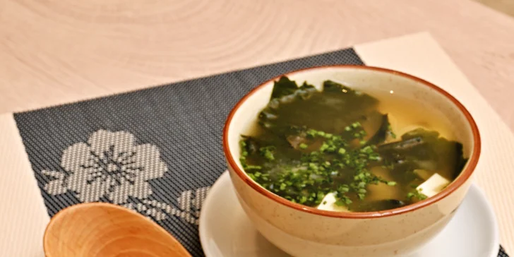 Japonské degustační menu se steakem či úhořem a sklenkou vína pro dva