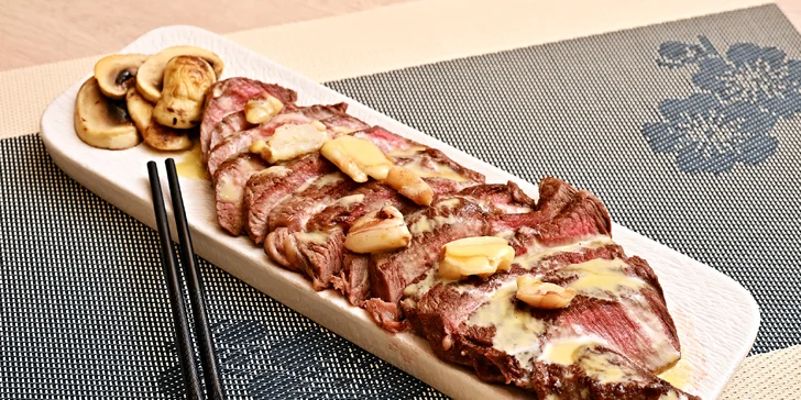 Japonské degustační menu se steakem či úhořem a sklenkou vína pro dva