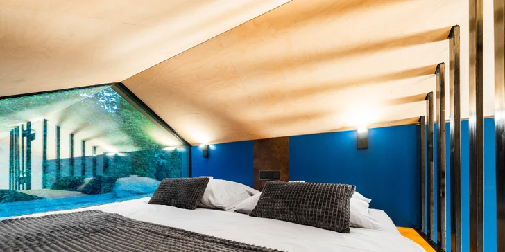 Za romantikou do Ostravy: tiny house s kuchyní, Netflixem i terasou s posezením