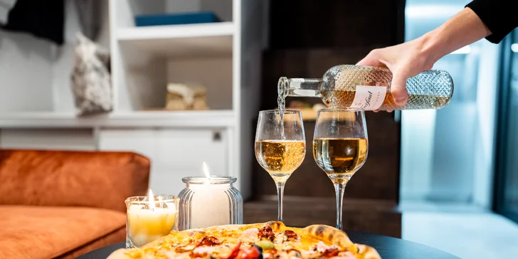 Za romantikou do Ostravy: tiny house s kuchyní, Netflixem i terasou s posezením