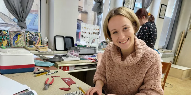 Vyrobte si vlastní brož nebo náušnice: kurz výroby skleněných šperků pro 1 osobu