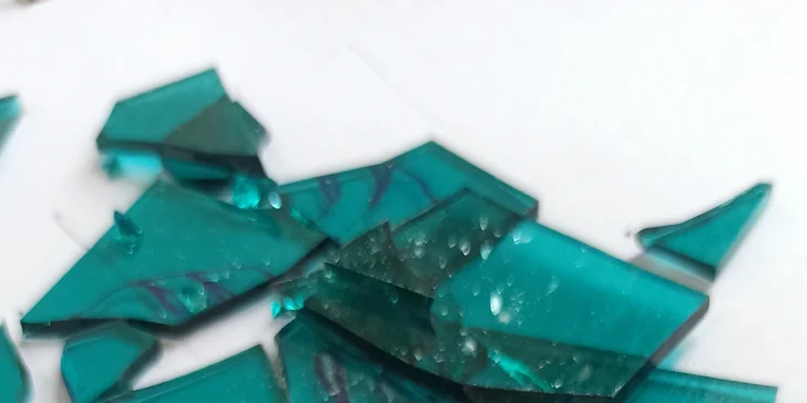 Vyrobte si vlastní brož nebo náušnice: kurz výroby skleněných šperků pro 1 osobu