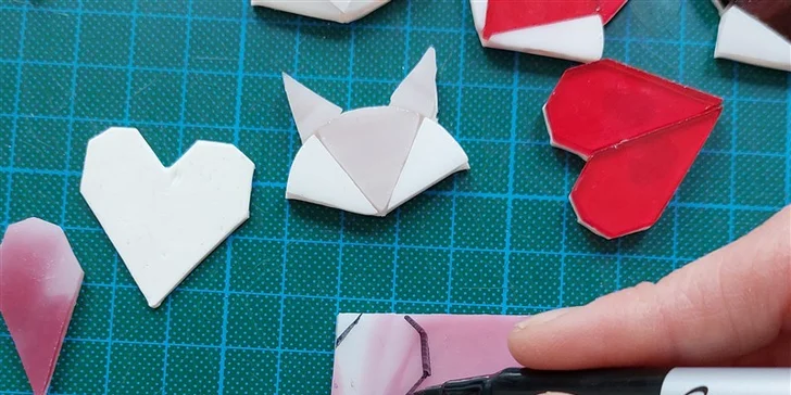 Vyrobte si vlastní brož nebo náušnice: kurz výroby skleněných šperků pro 1 osobu