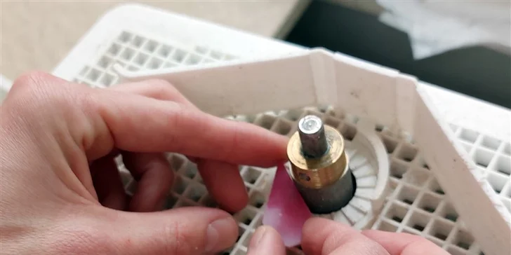 Vyrobte si vlastní brož nebo náušnice: kurz výroby skleněných šperků pro 1 osobu