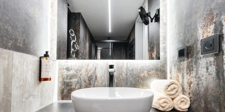 Za romantikou do Ostravy: tiny house s kuchyní, Netflixem i terasou s posezením