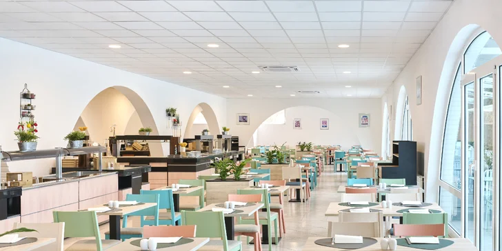 Dovolená na ostrově Krk: 3* hotel kousek od pláže, strava i 2 děti do 9,99 let zdarma