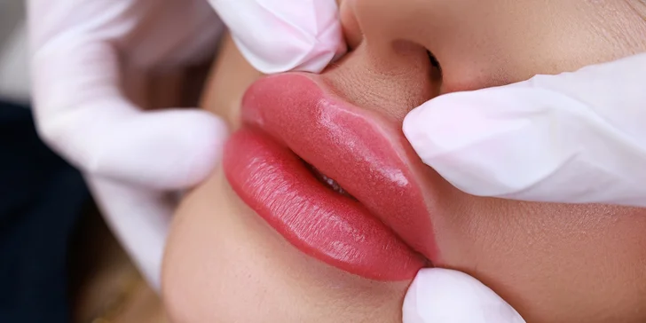 Nechte zvýraznit svou přirozenou krásu: permanentní make-up obočí nebo rtů