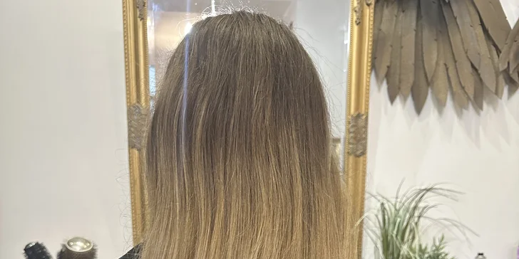 Detoxikace pokožky hlavy i vlasů včetně střihu a foukané ve Studiu Bona Dea