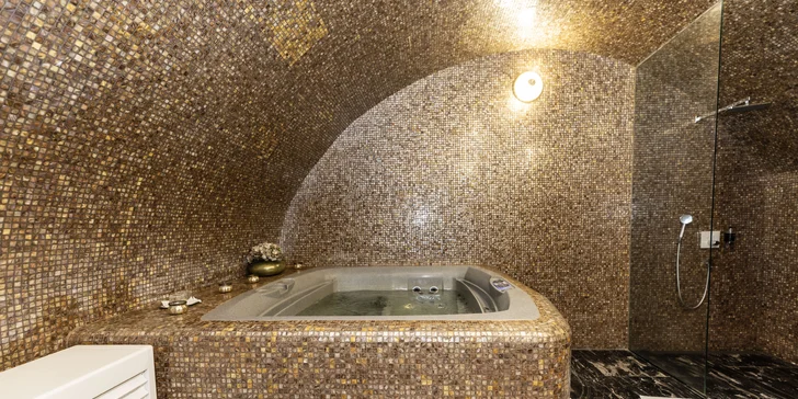 Luxus s nádechem historie: hotel v centru Českého Krumlova se snídaní i wellness