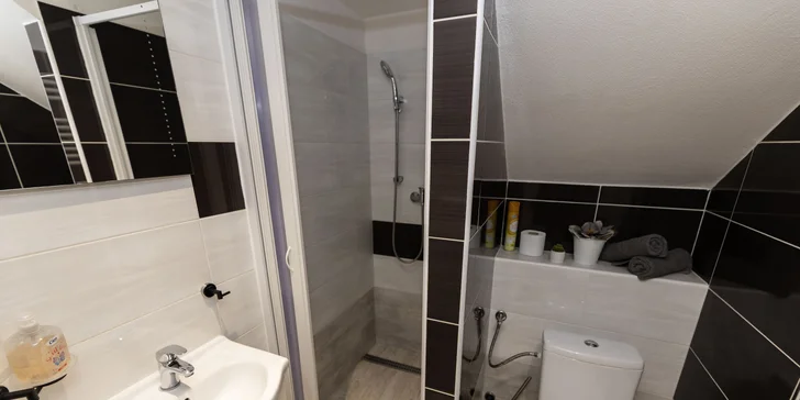 Pobyt v jihomoravském sklípku: mezonetový apartmán až pro 6 osob s venkovní vířivkou a grilem