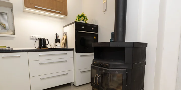 Pobyt v jihomoravském sklípku: mezonetový apartmán až pro 6 osob s venkovní vířivkou a grilem