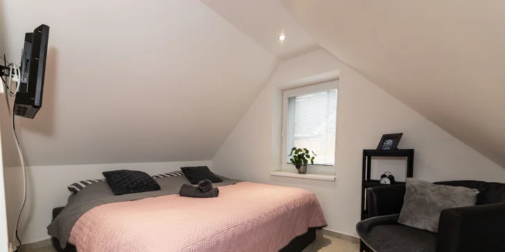 Pobyt v jihomoravském sklípku: mezonetový apartmán až pro 6 osob s venkovní vířivkou a grilem