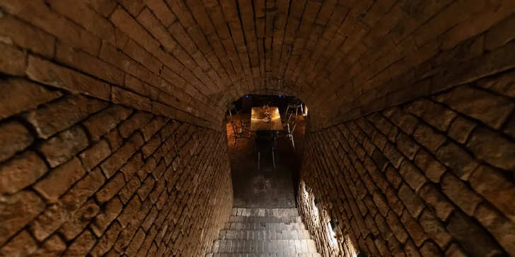 Pobyt v jihomoravském sklípku: mezonetový apartmán až pro 6 osob s venkovní vířivkou a grilem