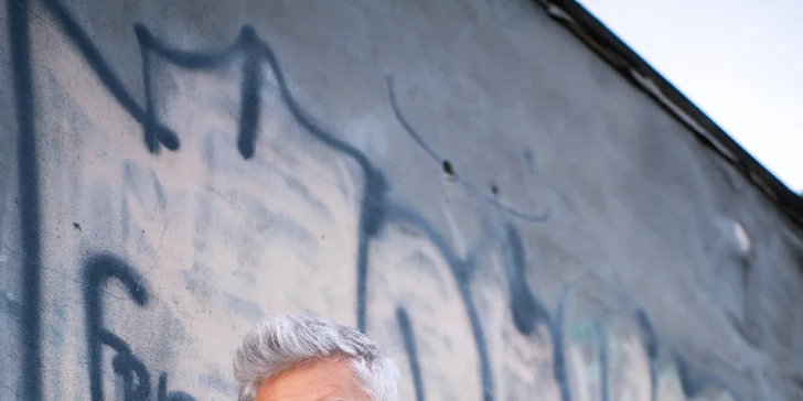 Na den modelem či modelkou: magazínové street focení vč. účesu a líčení, 60–⁠⁠⁠⁠⁠⁠120 minut