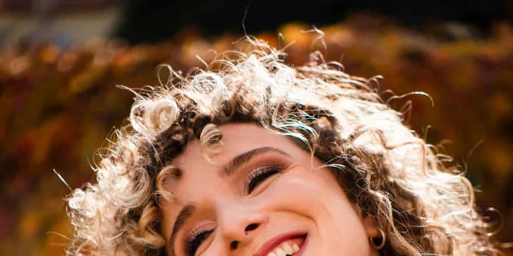 Na den modelem či modelkou: magazínové street focení vč. účesu a líčení, 60–⁠⁠⁠⁠⁠⁠120 minut