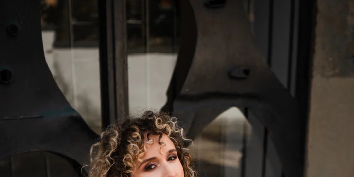 Na den modelem či modelkou: magazínové street focení vč. účesu a líčení, 60–⁠⁠⁠⁠⁠⁠120 minut