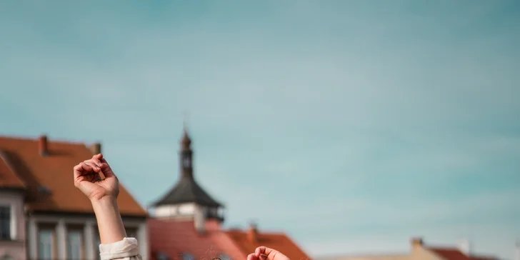 Na den modelem či modelkou: magazínové street focení vč. účesu a líčení, 60–⁠⁠⁠⁠⁠⁠120 minut