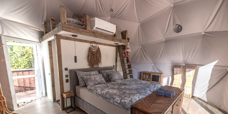 Luxusní glampingová kupole na východě Čech se saunou a vířivkou i snídaní