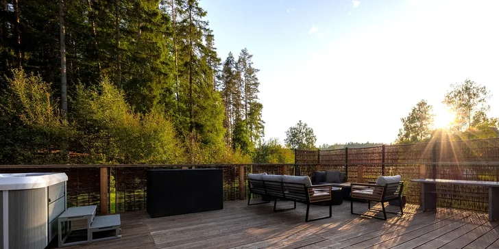 Luxusní glampingová kupole na východě Čech se saunou a vířivkou i snídaní