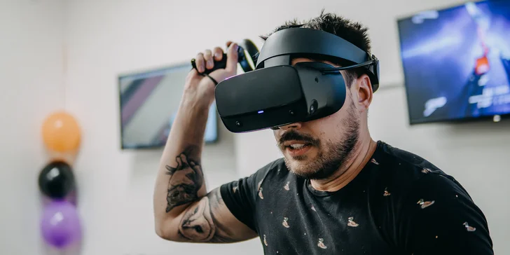 Hodiny virtuální reality i se závodním simulátorem až pro 4 hráče