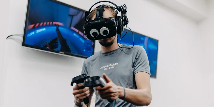 Hodiny virtuální reality i se závodním simulátorem až pro 4 hráče