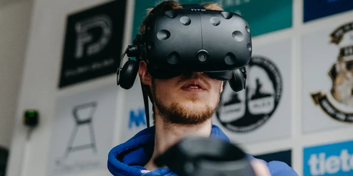 Hodiny virtuální reality i se závodním simulátorem až pro 4 hráče