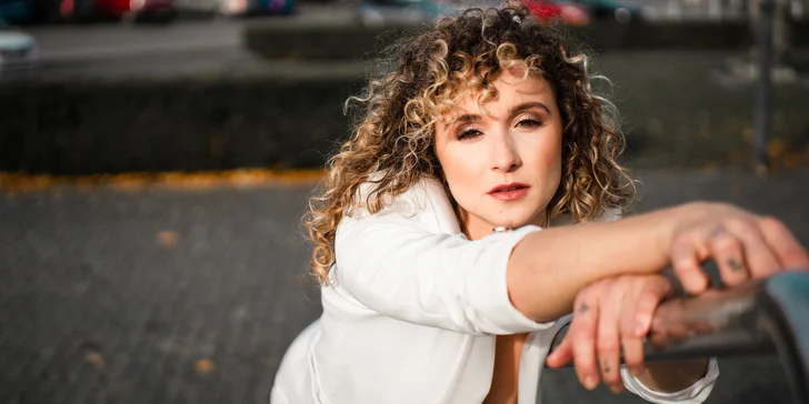 Na den modelem či modelkou: magazínové street focení vč. účesu a líčení, 60–⁠⁠⁠⁠⁠⁠120 minut