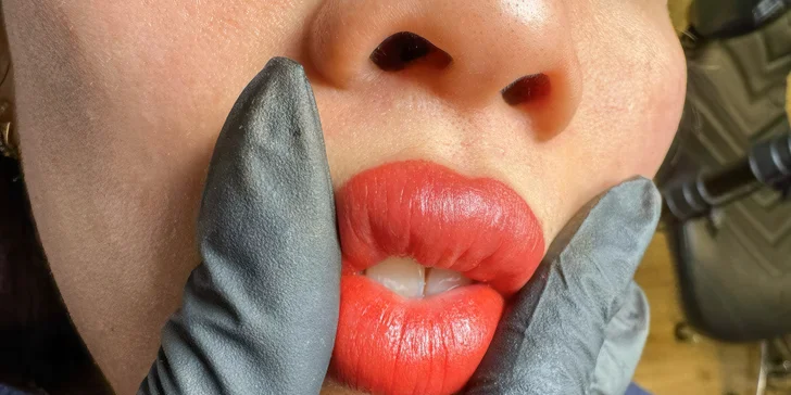 Permanentní make-up rtů i obočí pudrovou metodou či stínováním