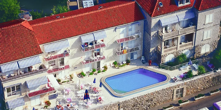 Dubrovník: hotel s bazénem a polopenzí, lokalita hned u pláže