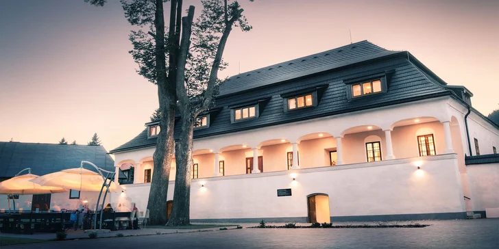 Pohádkový pobyt v barokním zámečku ve vesnici Čičmany