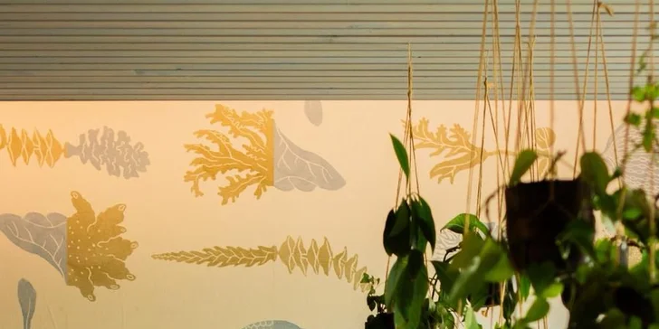 Udělejte radost kávou a dobrotami: dárkový poukaz do kavárny Kakabu café v hodnotě 250 či 500 Kč